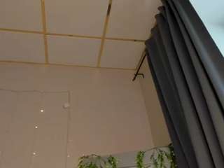 Maya-Raay live webcam show