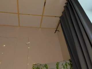Maya-Raay live webcam show