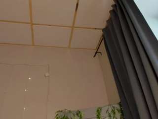 Maya-Raay live webcam show