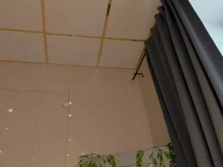 Maya-Raay live webcam show
