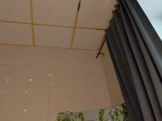 Maya-Raay live webcam show
