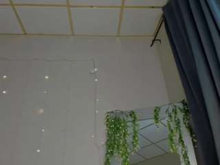Maya-Raay live webcam show