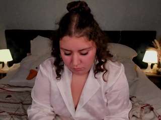 le modèle maya-raay est en webcam porno dans un show sur le site camsoda, il possède les tags suivants: armpits,spanking,sex toys,sexting,sexy,sexydance,small tits,smoking,spank,spanks,pretty,stockings,striptease,sweet,tease,teen (18+),thong,twerking,white,sensual