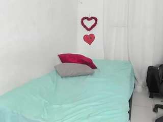 sweet-rosse72 Live Webcam on CamSoda