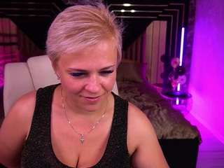 CrystalVibe live cam on CamSoda