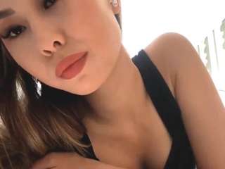 debbiebeza's CamSoda show and profile