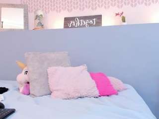 Live webcam model erikamoore on Soda Cams