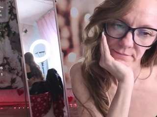 Este modelo está en vivo ahora. jesica-moonn