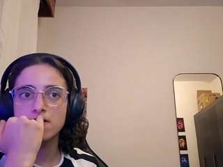 leorabreiland's CamSoda show and profile