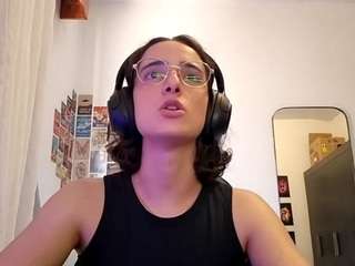 leorabreiland's CamSoda show and profile