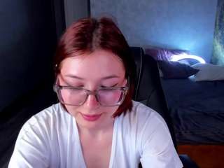 Live webcam model lessy-gracce on Soda Cams
