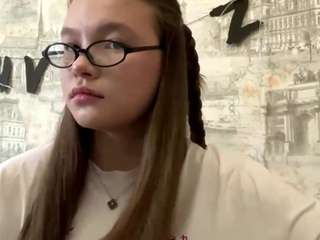 Live webcam model meifalconer on Soda Cams