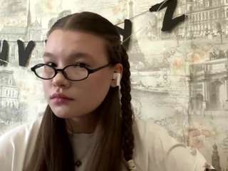 Live webcam model meifalconer on Soda Cams