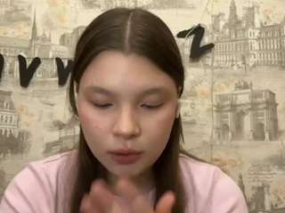 meifalconer's CamSoda show and profile