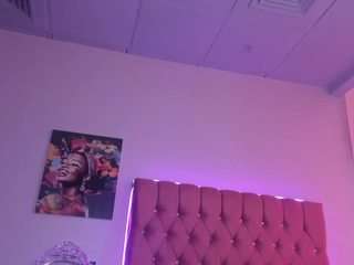 Live webcam model naddyne on Soda Cams