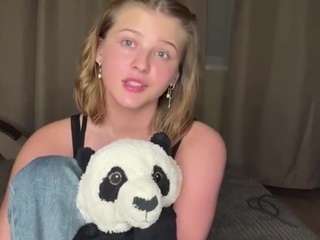 Live webcam model renezelinski on Soda Cams