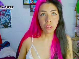 Sky-lady05 live cam preview