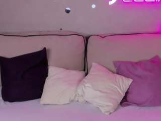 angelaa-woods Live Webcam on CamSoda