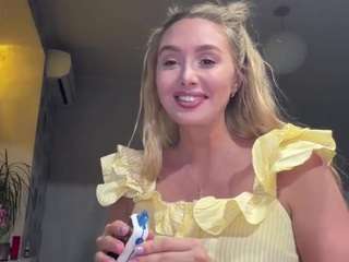 Live webcam model junomaris on Soda Cams