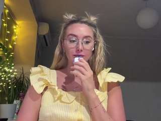 Live webcam model junomaris on Soda Cams