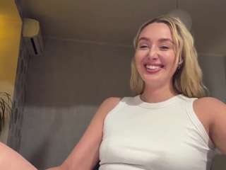 Live webcam model junomaris on Soda Cams