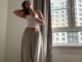 Live webcam model latiaamonette on Soda Cams