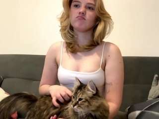 Live webcam model latiaamonette on Soda Cams