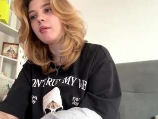 Live webcam model latiaamonette on Soda Cams