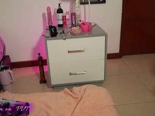 Live webcam model aliteylor on Soda Cams