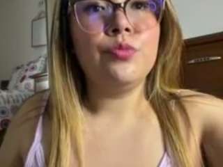 Live webcam model michelleonfire on Soda Cams