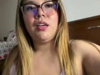 Live webcam model michelleonfire on Soda Cams