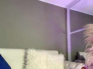 zoee-8's CamSoda show and profile