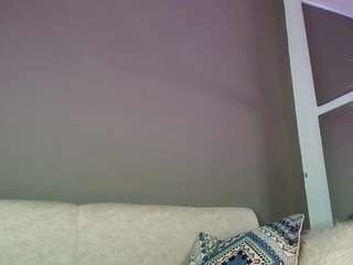 Zoee 8 live cam — ass bouncing, ass clapping, body massage