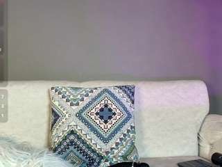 Zoee 8 live cam preview