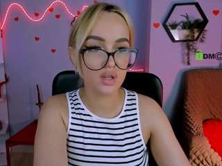 bonnie-crystal's CamSoda show and profile