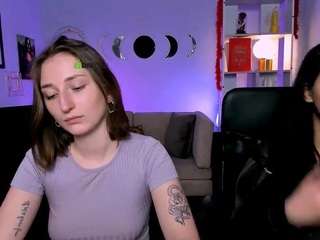 Live webcam model bonnie-crystal on Soda Cams