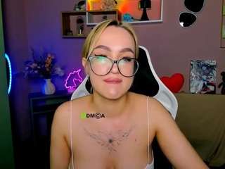 Live webcam model bonnie-crystal on Soda Cams