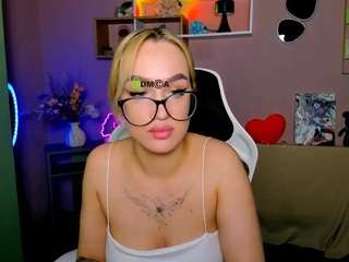 Live webcam model bonnie-crystal on Soda Cams