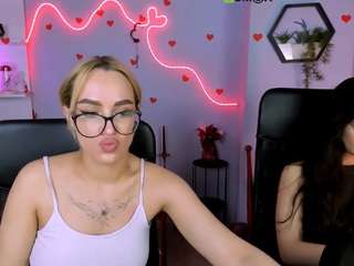 Live webcam model bonnie-crystal on Soda Cams