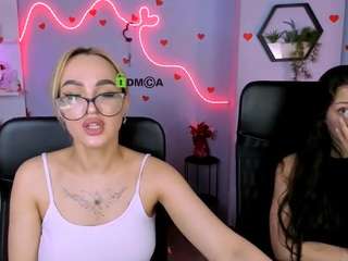 Live webcam model bonnie-crystal on Soda Cams