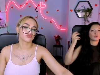 Live webcam model bonnie-crystal on Soda Cams