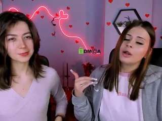 bonnie-crystal's CamSoda show and profile