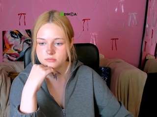 bonnie-crystal's CamSoda show and profile