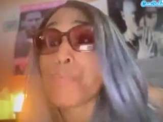 Live webcam model bossyprinessa1990 on Soda Cams