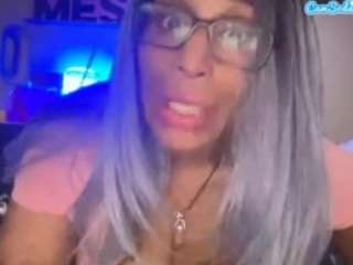 Live webcam model bossyprinessa1990 on Soda Cams