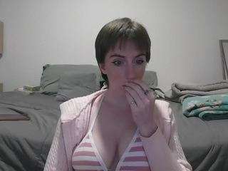 Live webcam model cloverfawn on Soda Cams