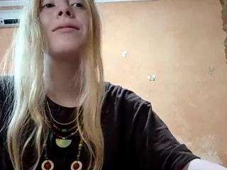 Live webcam model dionnaseegars on Soda Cams