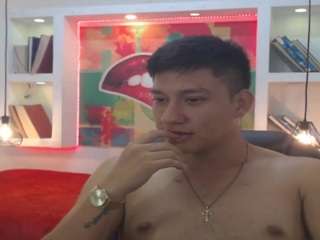 DominantBoy4 live webcam show