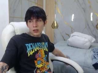 Iantwink18's cam show statistics and live stream