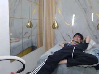Iantwink18's cam show statistics and live stream
